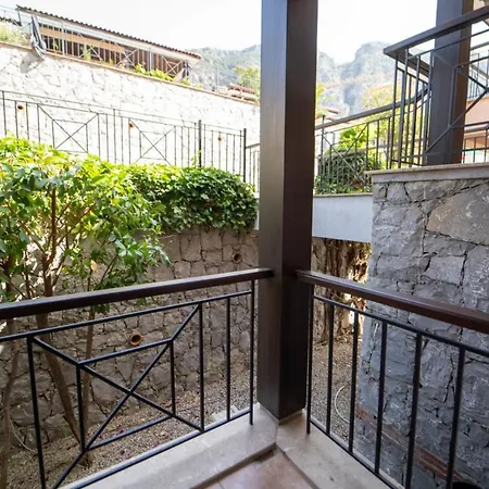 Marvelous House With Balcony And Mountain View Close To Inlice Beach In * 戈西克