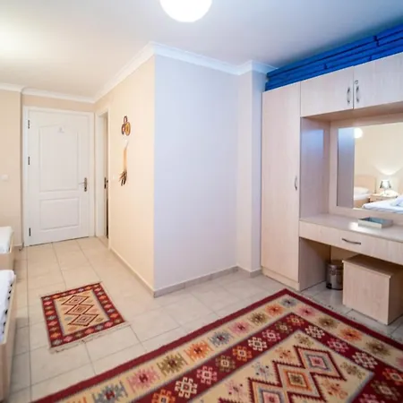 公寓 Marvelous House With Balcony And Mountain View Close To Inlice Beach In *