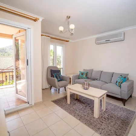 Marvelous House With Balcony And Mountain View Close To Inlice Beach In * 戈西克