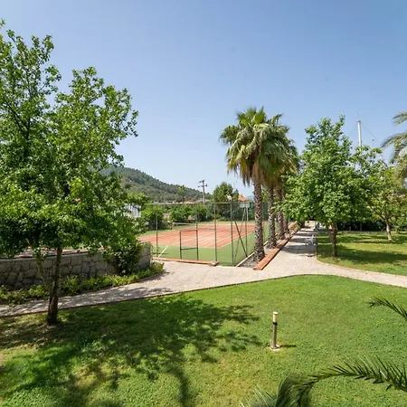Marvelous House With Balcony And Mountain View Close To Inlice Beach In 公寓
